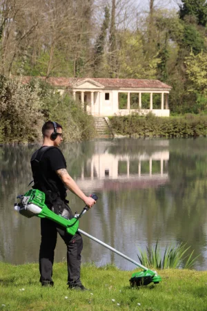 Strato Charged ST50 F and ST65 F brushcutters with forestry handle