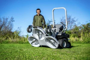 Tondeuse autoportée à coupe frontale ZM